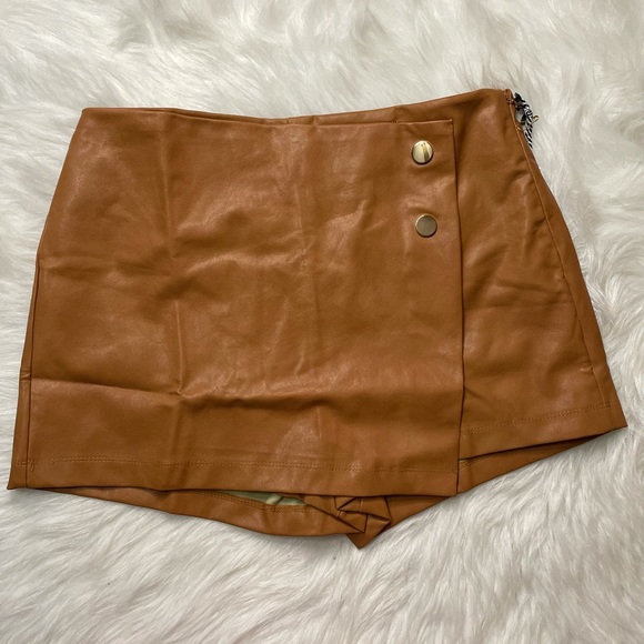 NEW WOMEN’S TRENDY CAMEL BUTTON FRONT FAUX LEATHER SKORT - Picture 9 of 16